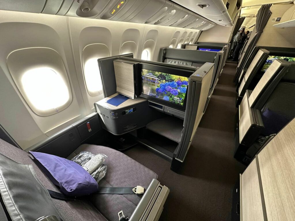 ANA The Room BC FB 15960 n